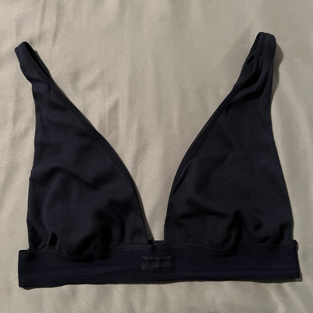Skims plunge bra soot medium
